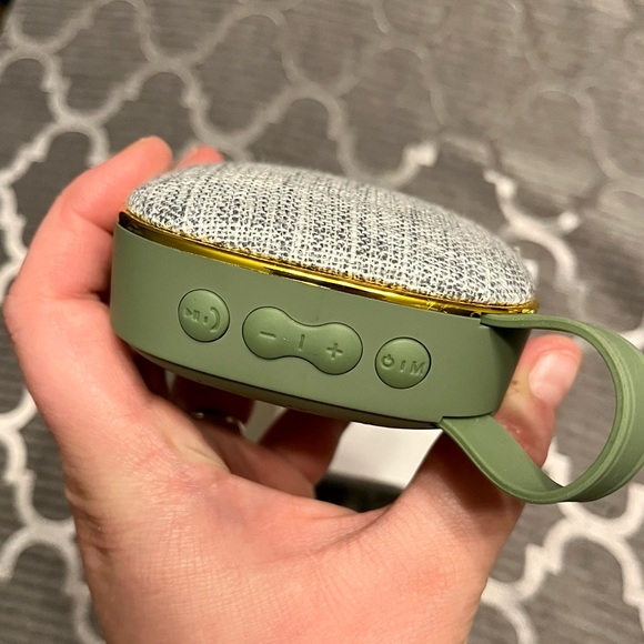 New Wanderlust Bluetooth Speaker - Picture 5 of 9